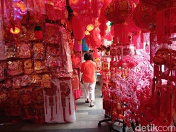 Glodok Merah Emas Jelang Imlek, Pengunjung Membludak!
