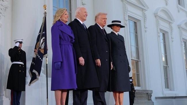 Sesuai tradisi, Joe Biden dan Jill sambut Presiden terpilih Donald Trump dan Melania di Gedung Putih jelang pelantikan, Senin (20/1).