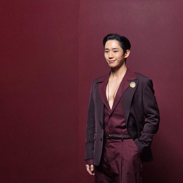 Adu Gaya 3 Aktor Korea Saat Menghadiri Dolce & Gabbana Show di Milan Fashion Week, Siapa Paling Memesona?