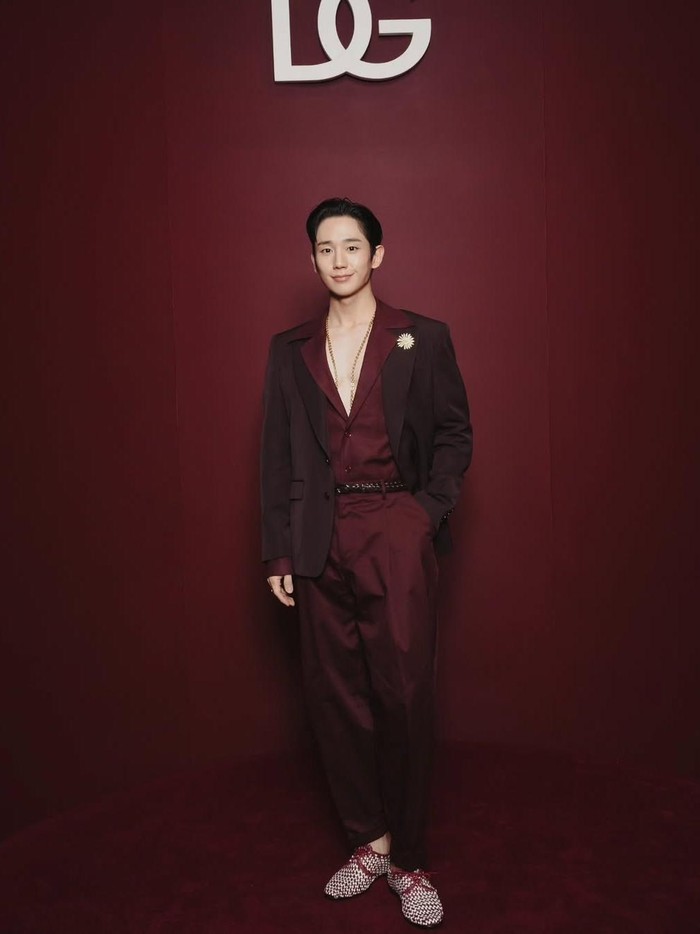 Jung Hae In di Dolce & Gabbana show