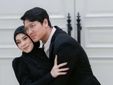 img-title Rizky Billar Jabarkan Dampak Kehadirannya Terhadap Karier & Kehidupan Lesti Kejora
