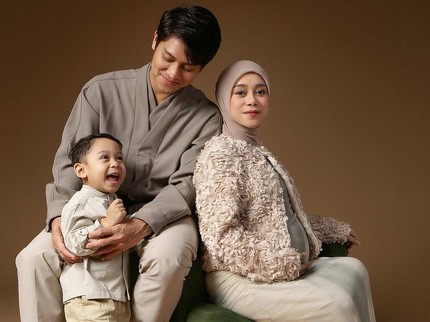 5 Potret Maternity Shoot Kehamilan Kedua Lesti Kejora, Kompak Bareng Suami dan Anak