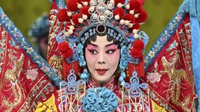 FOTO: Menyaksikan Pentas Drama Opera Peking di Beijing China