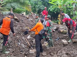 Dua Korban Tanah Longsor Desa Pikat Dioperasi di RSUD Klungkung