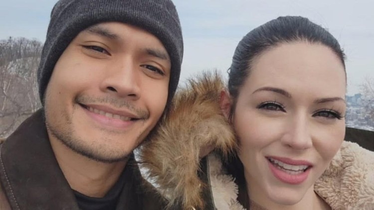 Randy Pangalila dan Istri