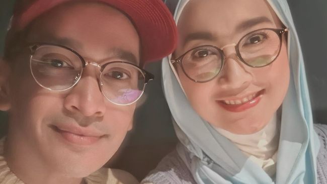 Ruben Onsu dan Desy Ratnasari mengakui sedang sering mengobrol, bahkan saling memuji satu sama lain.
