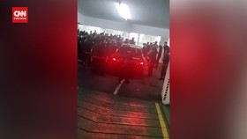 VIDEO: Momen Panas Pegawai Kemendikti Teriak Turun ke Menteri Satryo