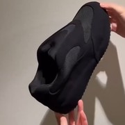 Ye Perkenalkan YEEZY Baru, Estetika Skate Era 2000-an Kembali!