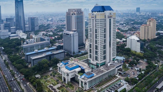 Aplikasi Mandiri Remit dirancang khusus guna memudahkan proses transfer dana lintas negara dengan efisiensi tinggi, keamanan, serta biaya sangat kompetitif.