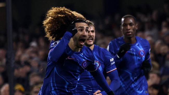 Chelsea mengakhiri periode negatif usai menang 3-1 atas Wolverhampton Wanderers dan menggeser posisi Manchester City di empat besar Liga Inggris.