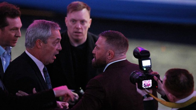 Conor McGregor mengisyaratkan niat mencalonkan diri jadi presiden Irlandia usai menghadiri pelantikan Presiden Amerika Serikat Donald Trump.