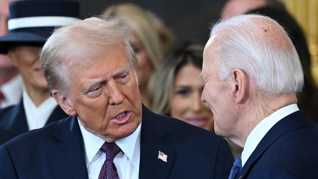 Donald Trump langsung mengkritik pemerintahan Joe Biden setelah resmi dilantik sebagai Presiden ke-47 AS pada Senin (20/1).