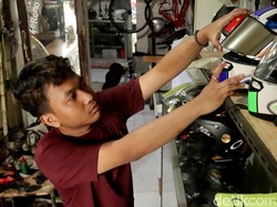 Cerita Eggi Raup Cuan dari Pelindung Kepala