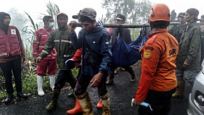 BNPB melaporkan sebanyak 16 orang meninggal bumi akibat longsor nan terjadi Desa Kasimpar, Kecamatan Petungkriyono, Kabupaten Pekalongan, Jawa Tengah.