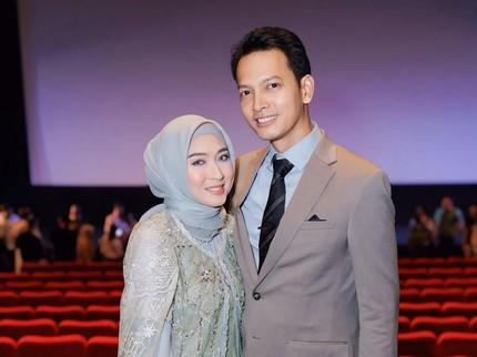 5 Potret Fedi Nuril dan Istri, Berawal dari Ta'aruf hingga Langgeng 9 Th Menikah