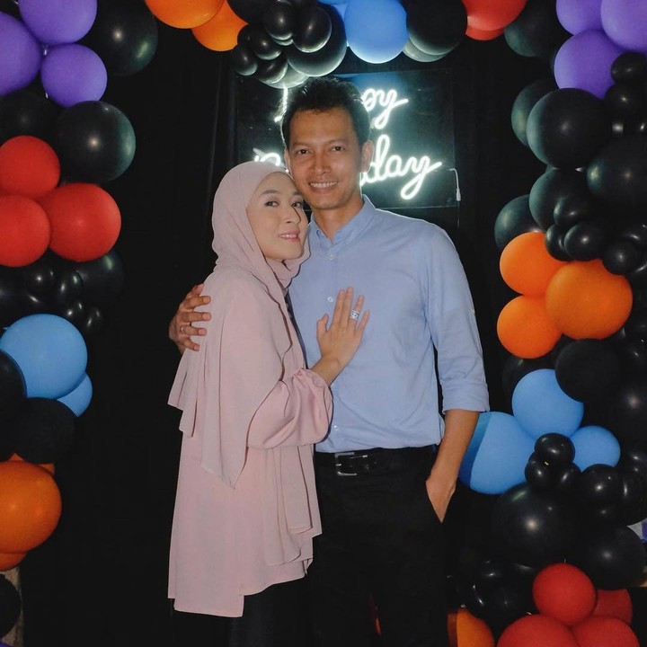 <p>Aktor Fedi Nuril baru saja merayakan ulang tahun pernikahan ke-9 bersama istrinya Vanny Widyasasti. Fedi resmi mempersunting Vanny pada 17 Januari 2016, Bunda. (Foto: Instagram: @fedinuril)</p>