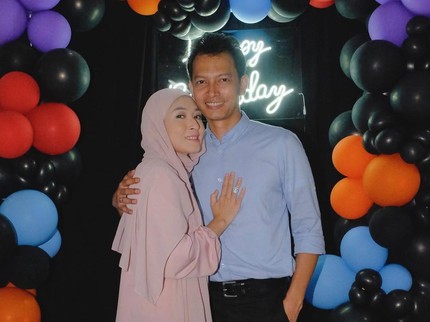 Berawal dari Ta'aruf, 5 Potret Harmonis Fedi Nuril dan Sang Istri Anniversary 9 Thn Menikah