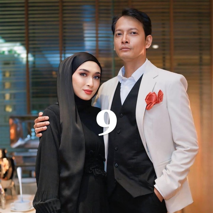 <p>Selama sembilan tahun menikah, bahtera rumah tangga Fedi dan Vanny jauh dari gosip miring, Bunda. Pasangan ini memang termasuk jarang mengekspos kehidupan pribadi ke ranah publik. Meski begitu, keduanya kerap membagikan momen kebersamaan melalui media sosial masing-masing. (Foto: Instagram: @fedinuril)</p>
