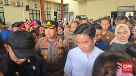 Gibran Tinjau Kebakaran Kemayoran, Anak-anak Diberi Mainan