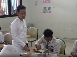 Video: Momen Gibran Tegur Siswa SMAN 11 gegara Rambut Panjang
