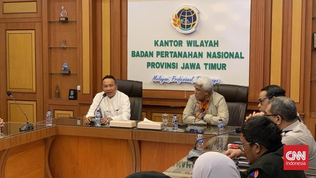 Sertifikat HGB di laut Sidoarjo dimiliki oleh dua perusahaan, yakni PT Semeru Cemerlang dan PT Surya Inti Permata.