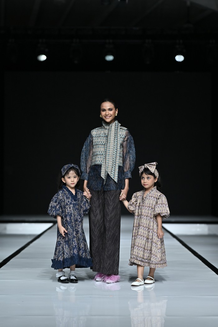 Impresi trendi juga didapatkan dari pemilihan warna yang sesuai dengan color trend 2025, di antaranya future dusk, cherry lacquer, retro blue, celestial yellow, dark moss, sage green, galactic lilac, transcendent pink dan timeless taupe/ Foto: Dok. Garis Poetih