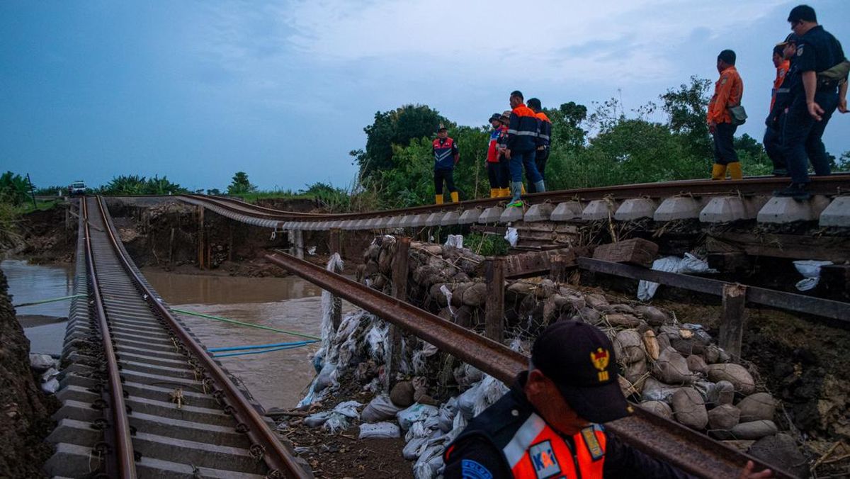 Jalur Kereta Api Grobogan Kembali Ditutup Usai Tergerus Luapan Air