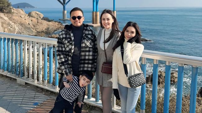 Full Senyum, Potret Jennifer Dunn dan Faisal Harris Liburan ke Korea Bareng Anak-anak