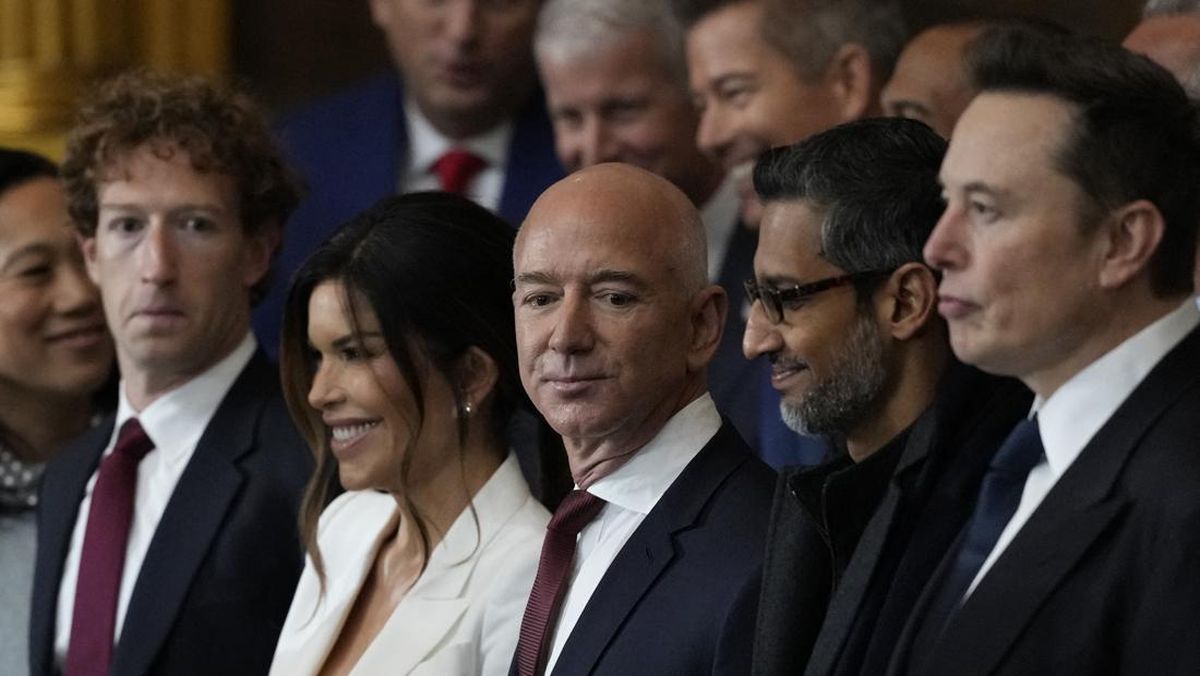 FOTO: Musk, Zuckerberg, Bezos Kompak Hadiri Pelantikan Trump