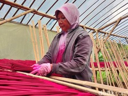 Imlek Jadi Ladang Cuan Bagi Perajin Dupa di Malang