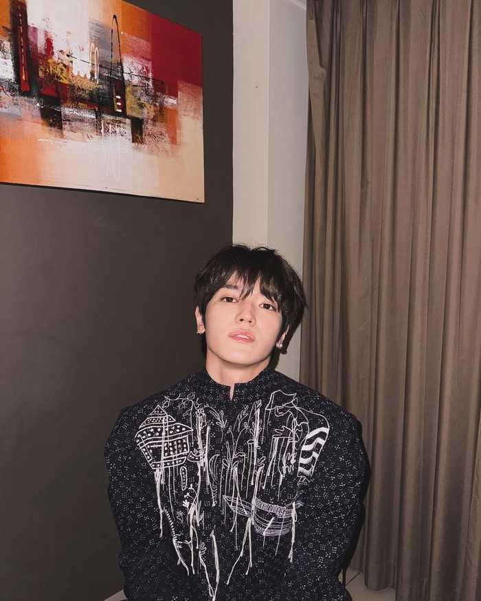 Percaya tidak percaya, Taeyong NCT juga mempunyai mata besar seperti boba, lho! Kedua mata idol K-Pop yang memegang lebih dari satu posisi dalam timnya itu pun sering kali membuat penggemarnya gemas dan meleleh./ Foto: instagram.com/taeoxo_nct