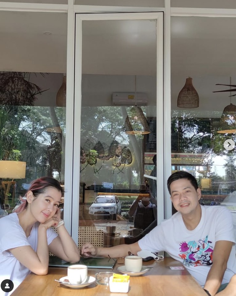 Potret Romantis Ardina Rasti Kulineran Bareng Suami di Kafe hingga Hotel