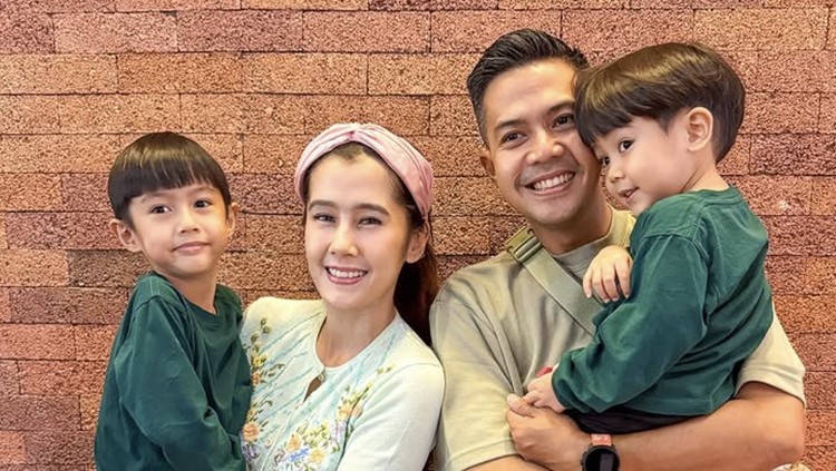 Potret Romantis Ardina Rasti Kulineran Bareng Suami di Kafe hingga Hotel Potret Romantis Ardina Rasti Kulineran Bareng Suami di Kafe hingga Hotel