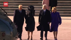 VIDEO: Momen Trump Antar Biden ke Helikopter Tinggalkan Gedung Capitol