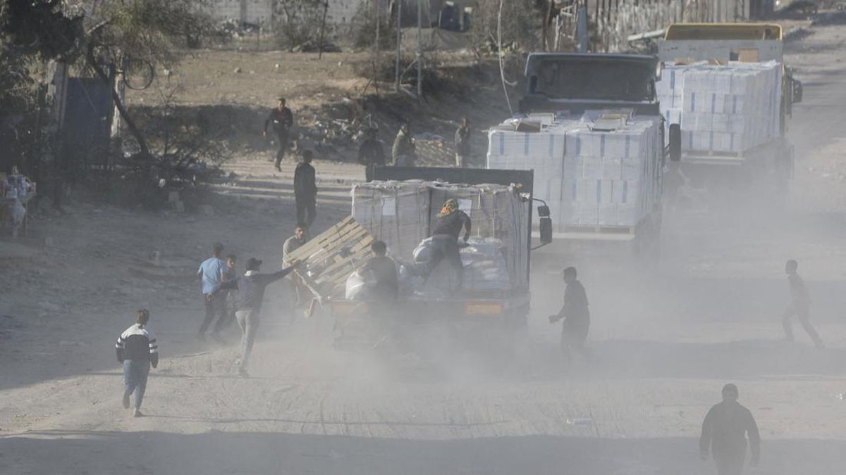 Israel Tembaki Warga Antre Bantuan di Rafah, 27 Orang Tewas