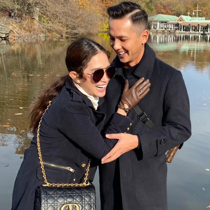 <p>Ussy dan Adhika sama-sama mengunggah momen manis saat <em>quality time</em> bersama di media sosial. Dalam unggahan ini, keduanya mengungkapkan perasaan masing-masing, termasuk menuliskan pesan manis untuk satu sama lain. (Foto: Instagram @ussypratama/ @andhiiikapratama)</p>