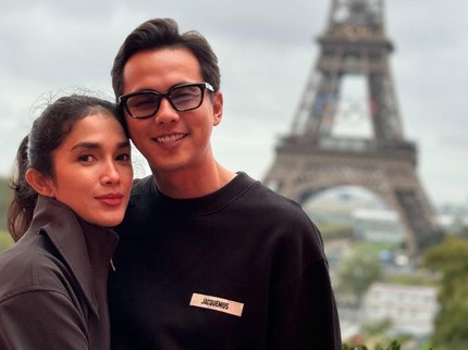 5 Potret Ussy Sulistiawaty & Andhika Pratama Rayakan Ultah Pernikahan ke-13, Saling Ungkap Cinta