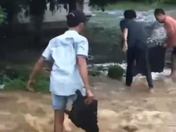 Kata PUPR Soal Aspal Jalan di Ngawi Terkelupas Saat Banjir