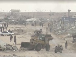Video: Alat Berat Mulai Bersihkan Puing-puing di Gaza