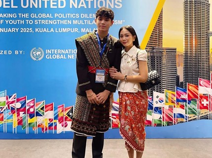 Terpopuler: Bangganya Bunga Zainal Sang Putra Raih Top 3 Kompetisi MUN