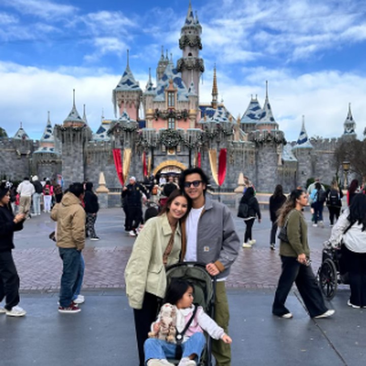 <p>"Sehat-sehat selalu ya semuanyaaaa," ungkap seorang netizen. "Sayang banget sama keluarga ini. Plis jangan ada yang ganggu yaaaa," kata netizen lainnya. (Foto: Instagram: @dionwiyoko/@fionaanthony)</p>