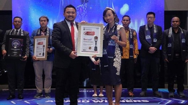 Fun English Course Raih Penghargaan Bergengsi di Award Trends Summit 2025!