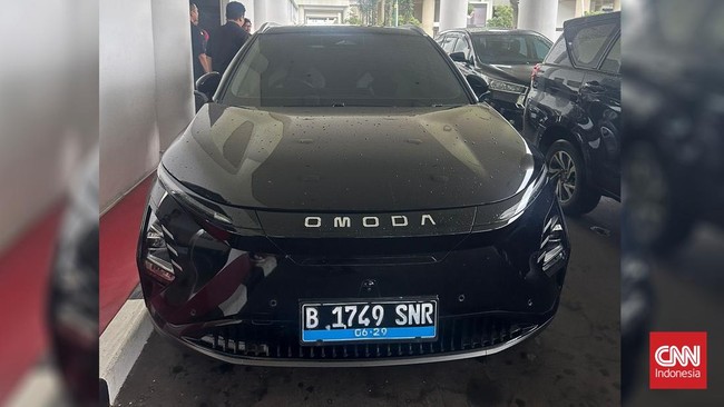 Kejaksaan Agung menyita dua mobil mewah milik Hendrogiarto Antonio Tiwow (HAT), tersangka kasus korupsi impor gula periode eks Menteri Perdagangan Tom Lembong.