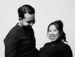 Kiky Saputri Menangis Usai Melahirkan: Kok Bisa Anak Aku Secantik Ini?