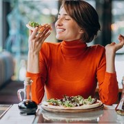 Mengenal Mindful Eating yang Bisa Bantu Turunkan Berat Badan dan Meredakan Stres