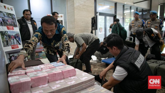 Polisi menyita uang Rp52,5 miliar serta lima unit mobil mewah dalam kasus dugaan penipuan dan investasi robot trading Net89.