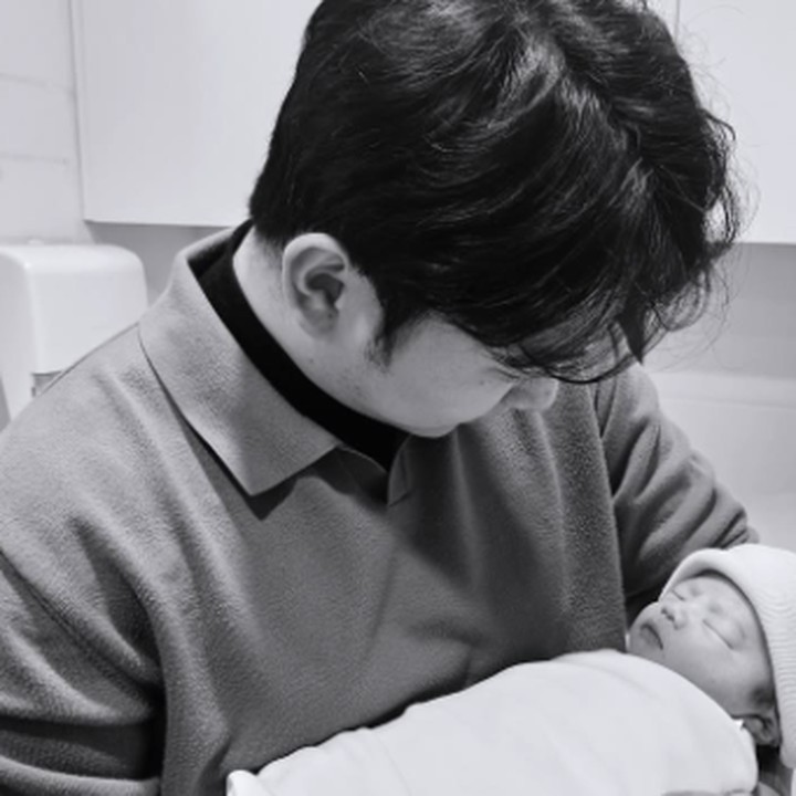 <p>Pada 22 Januari 2025, Rachel Yahya putri Helmi Yahya, melahirkan anak pertamanya dari sang suami yang keturunan Korea Selatan. Si Kecil yang berjenis kelamin laki-laki ini pun diberi nama Park Noe. (Foto: Instagram: @kri.glory)</p>