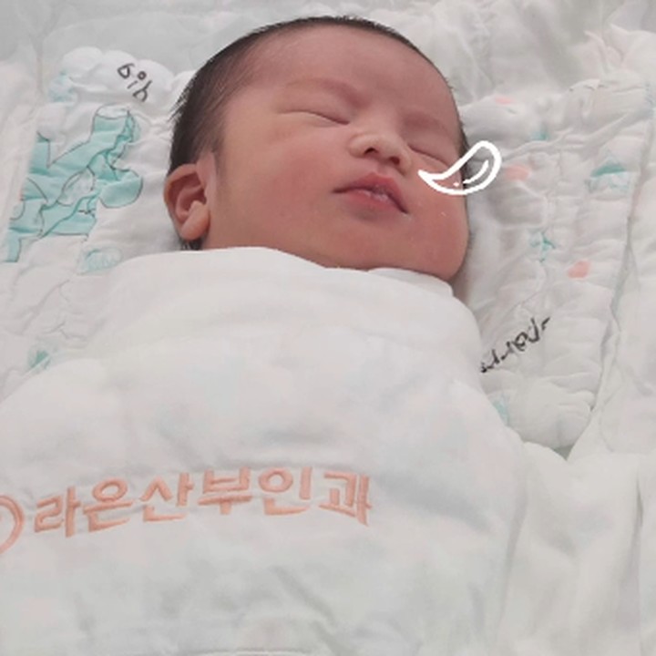 <p>Pada Rabu (22/1/2025), Rachel pun melahirkan anak pertamanya. Pasangan ini memilihkan nama Korea untuk sang anak, yakni Park Noe. (Foto: Instagram: @kri.glory)</p>