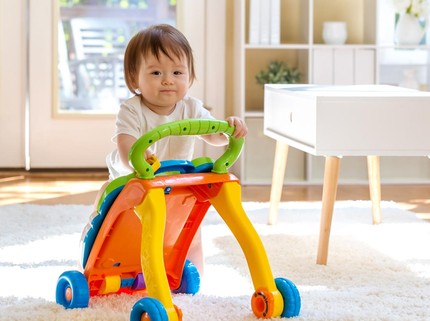 Baby Walker dan Push Walker, Mana yang Lebih Baik untuk Bayi?