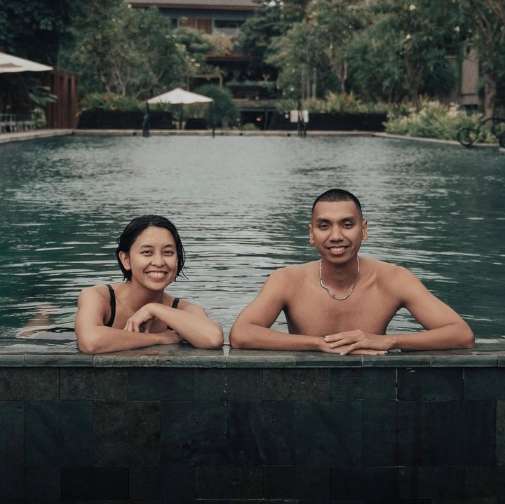 <p>Lebih dari satu dekade menjalani pernikahan, Rayi dan sang istri tampaknya jarang mengunggah kebersamaan mereka di media sosial. Namun, hal itu dilakukannya untuk menjaga privasi keluarga mereka. (Foto: Instagram@rayiputra26)</p>